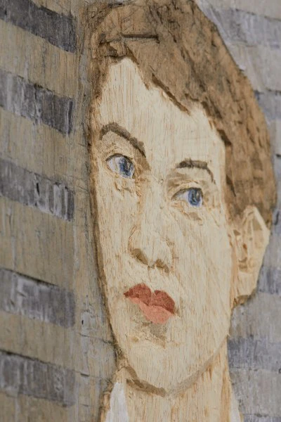 Mann vor Hochhäusern / Man in Urban Landscape - Image 3