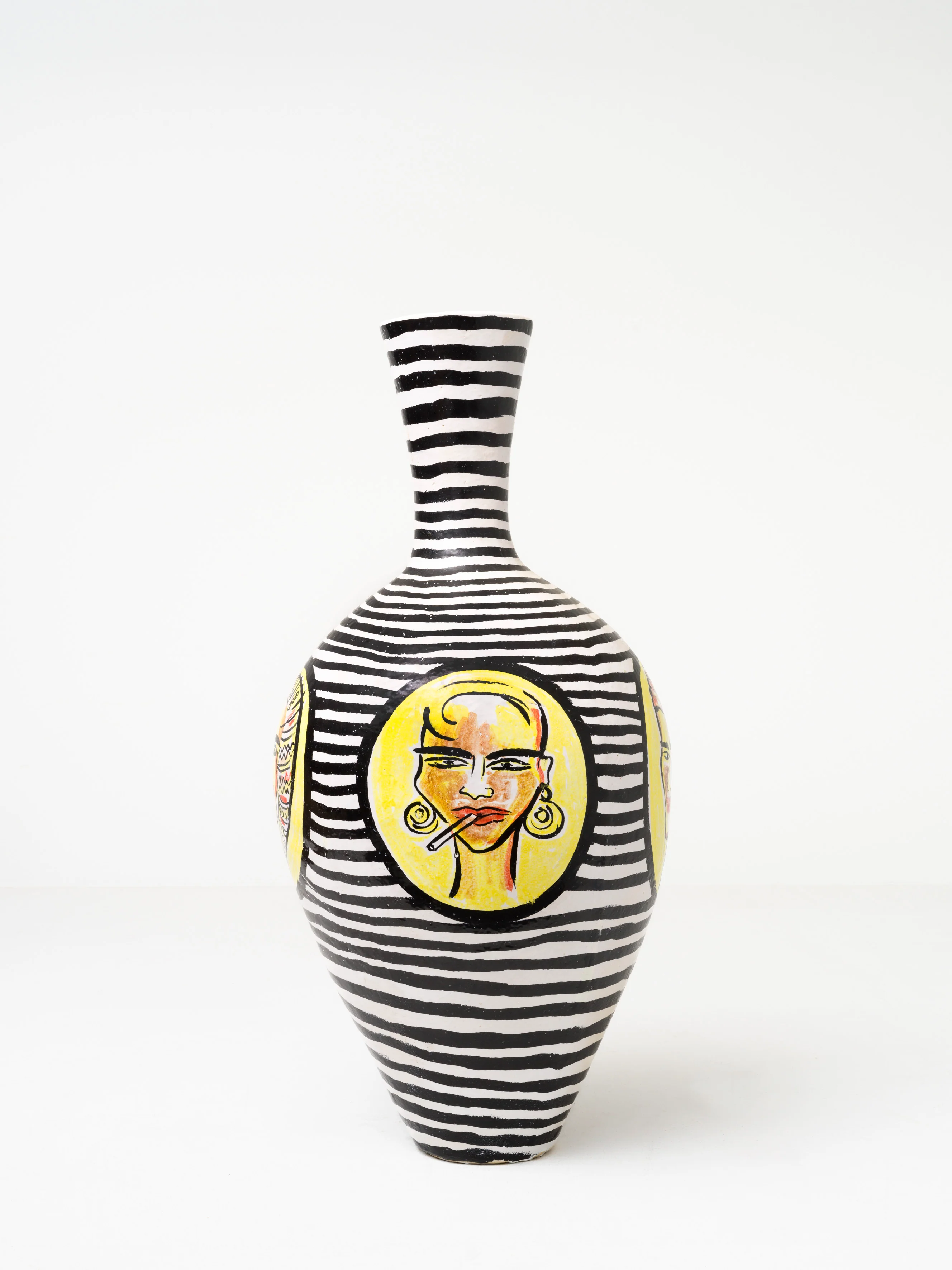 o.T., schwarz weiß geringelte Keramikvase - Image 3