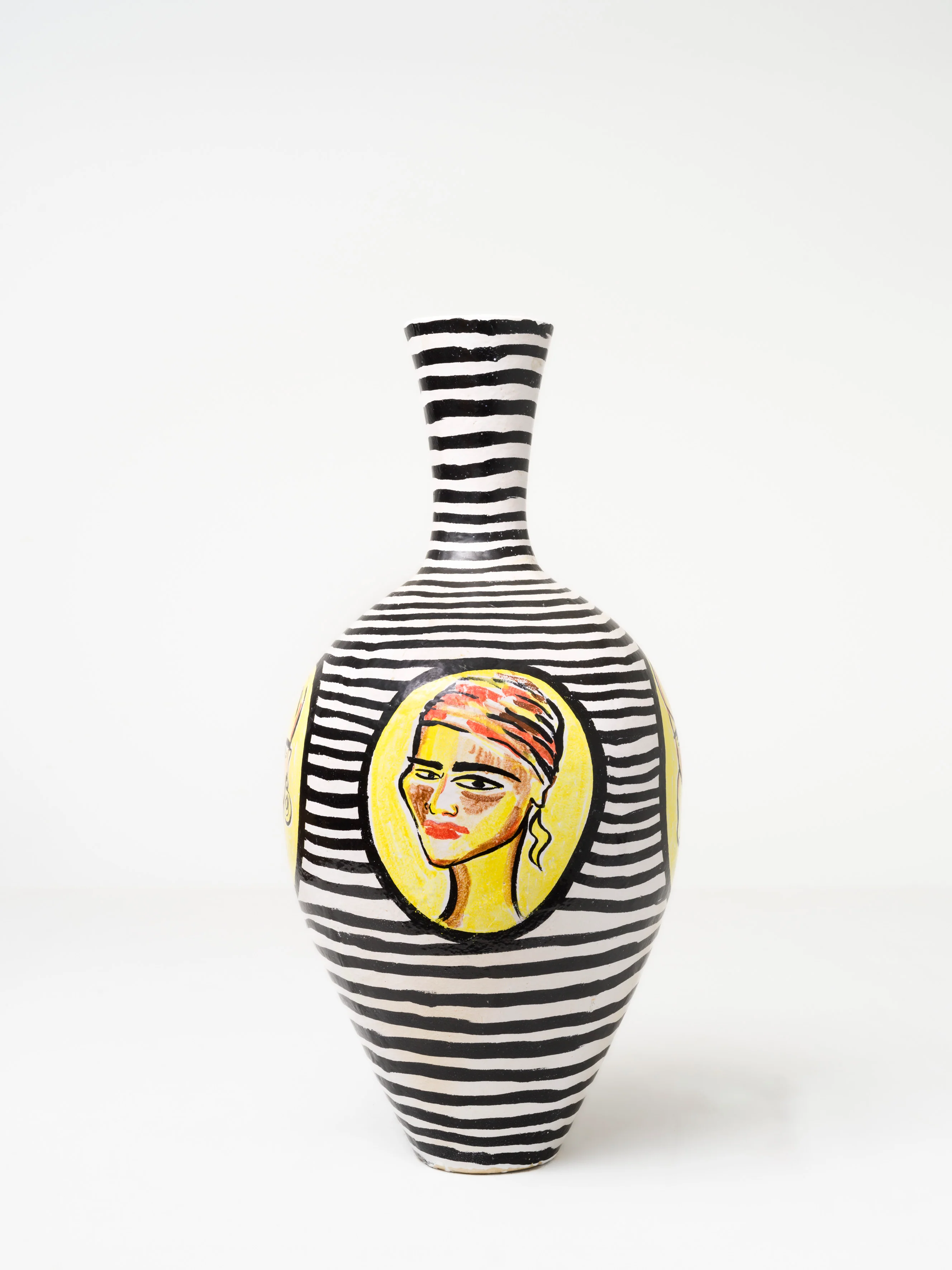 o.T., schwarz weiß geringelte Keramikvase - Image 4