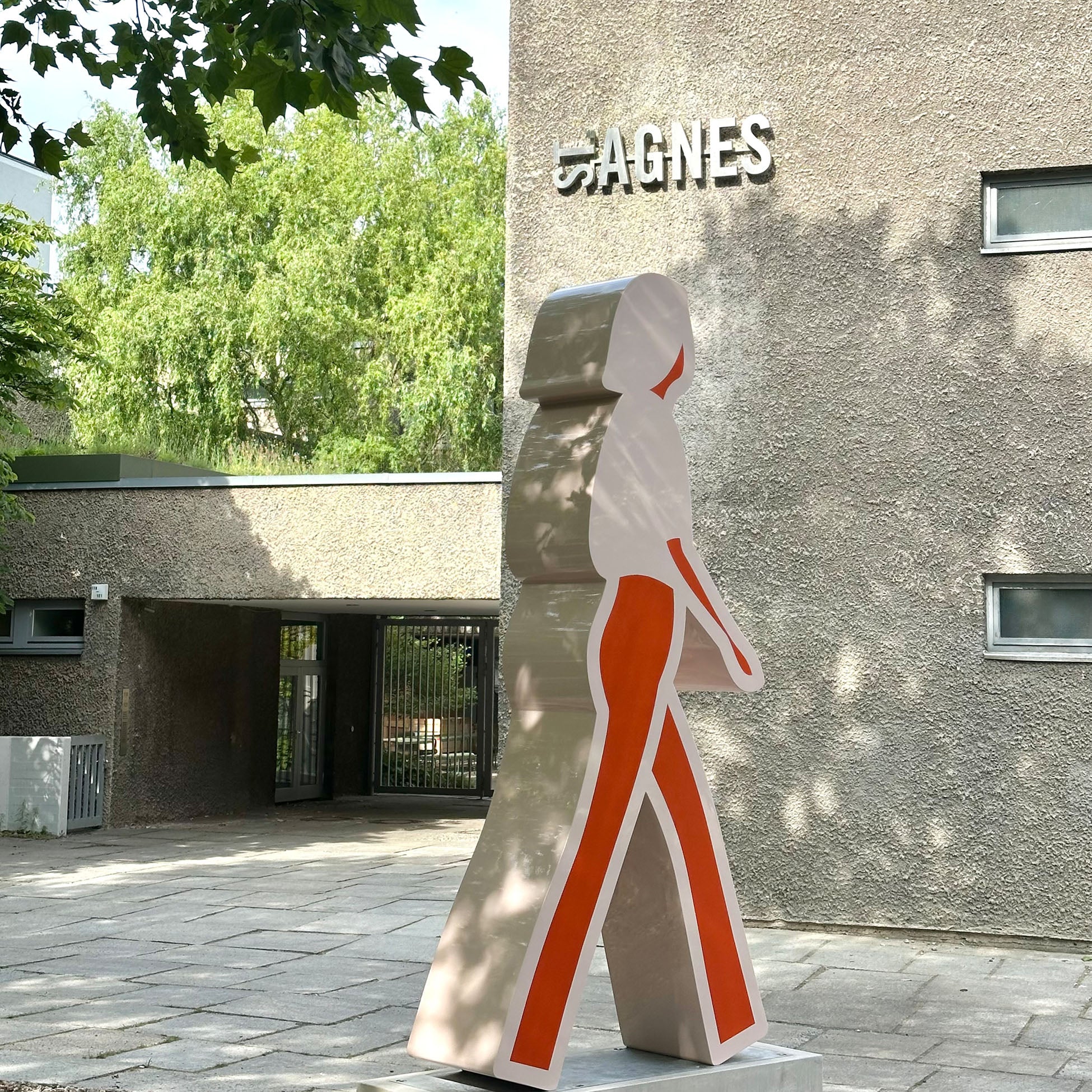 Red trousers. - Image 6