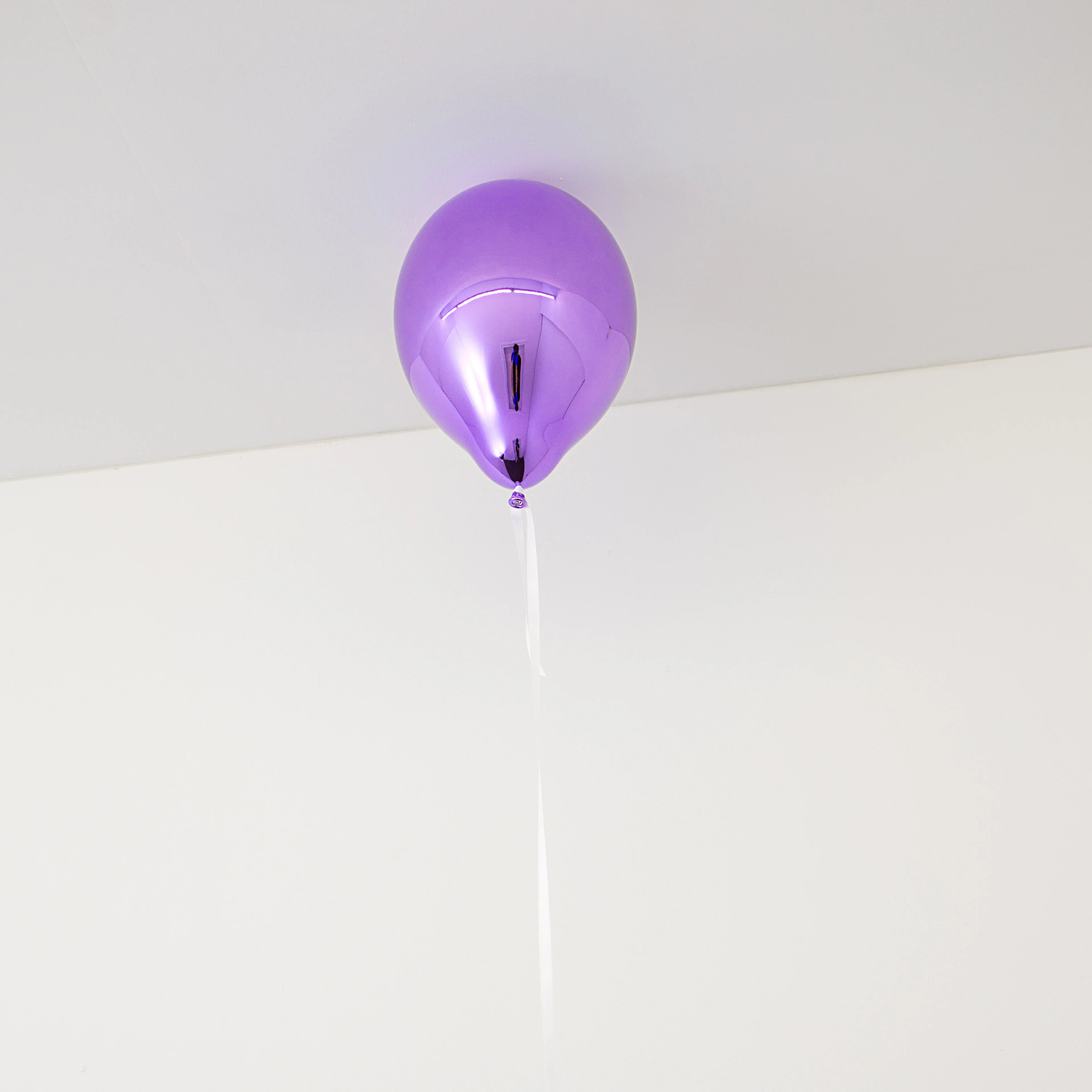 Violet Mirror Balloon (dark)